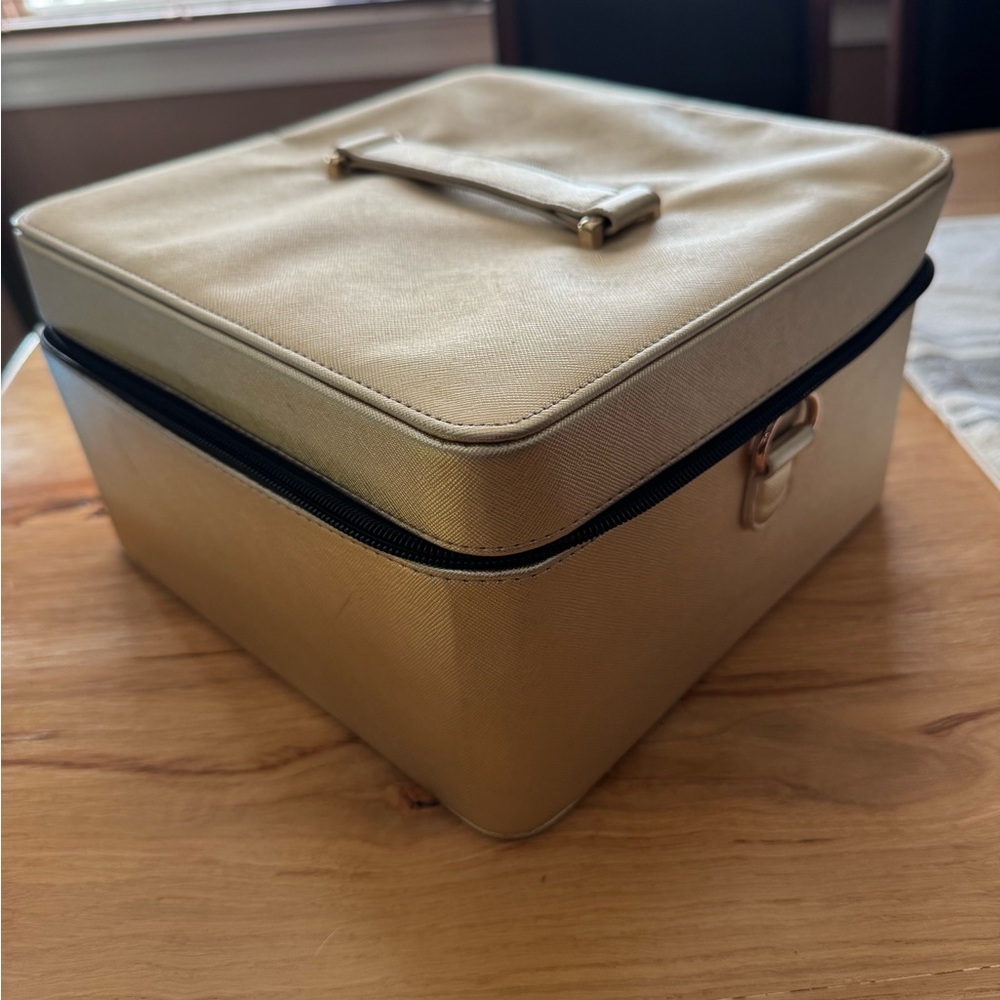 Elegant Gold Cosmetic Case